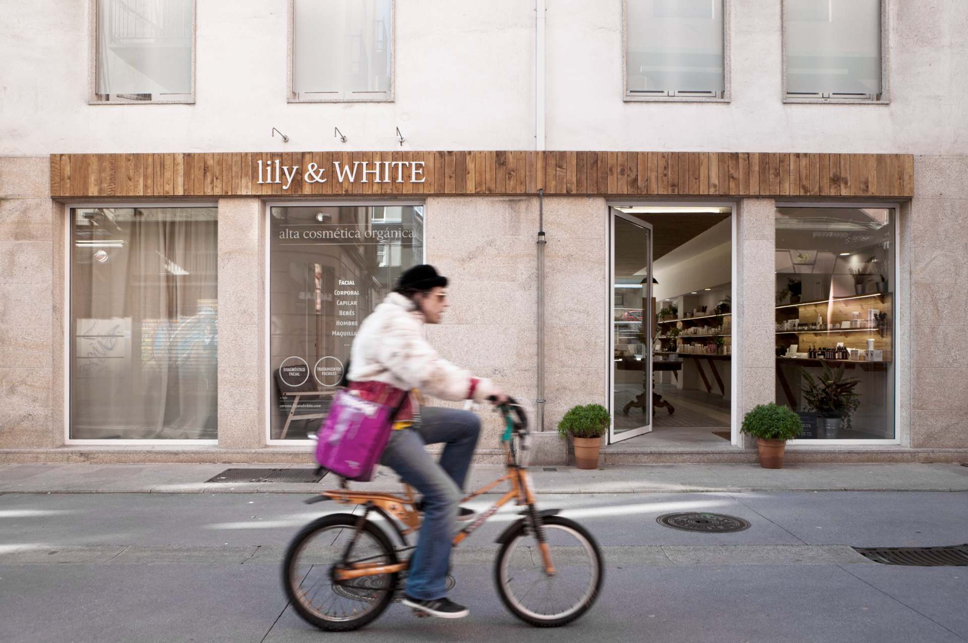FER arquitecto · LILY & WHITE